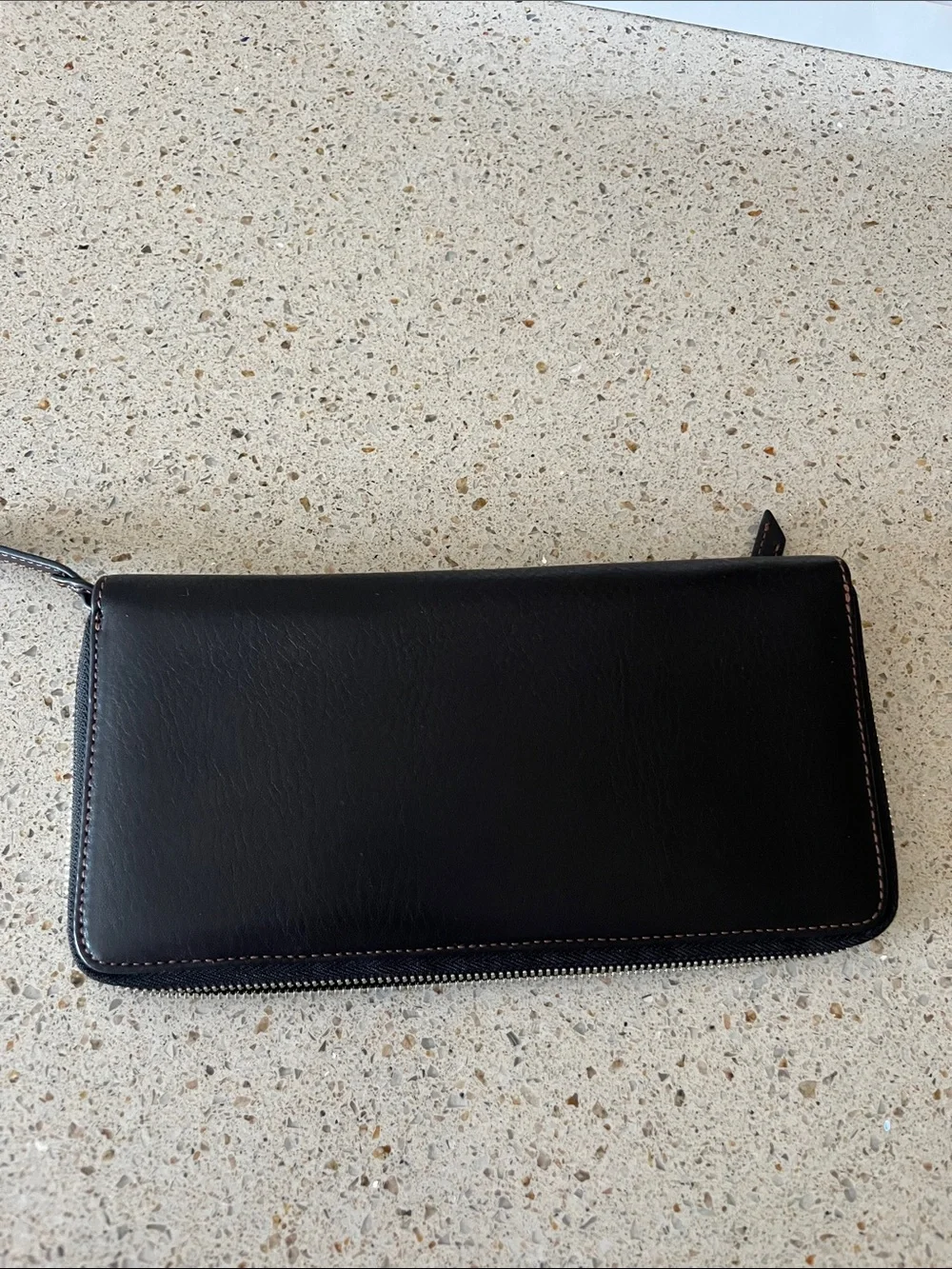 Trafalgar Black Leather Folded Travel Wallet with Contrast Stitching. NWT